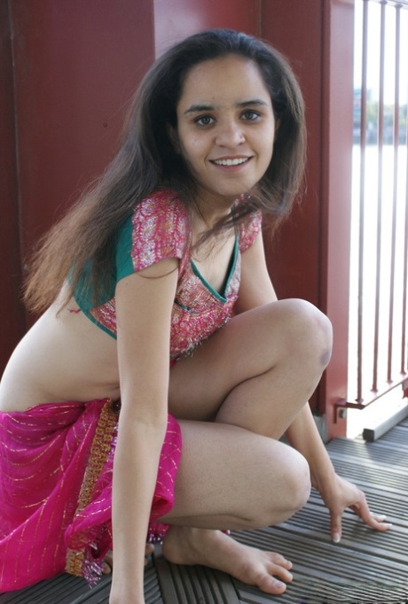 A Sexy Girl All Bur Photo - Indian Girl Bur Porn Pics & Naked Boobs Photos - BoobsGirls.com